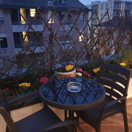 The Boheme Vintage Junior Suite ---- Cozy & Quiet & Comfortable With Private Bathroom & Fully Equipped Kitchenette & Cozy Balcony - Lift To 4Th Floor - Metro' Verde -Green Subway Porta Genova Milan Bagian luar foto