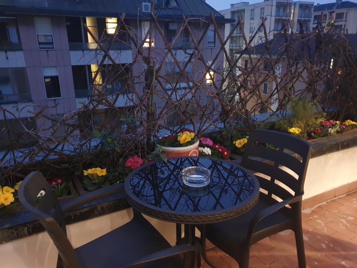 The Boheme Vintage Junior Suite ---- Cozy & Quiet & Comfortable With Private Bathroom & Fully Equipped Kitchenette & Cozy Balcony - Lift To 4Th Floor - Metro' Verde -Green Subway Porta Genova Milan Bagian luar foto