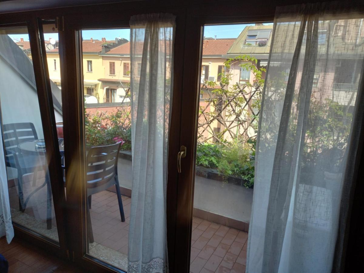 The Boheme Vintage Junior Suite ---- Cozy & Quiet & Comfortable With Private Bathroom & Fully Equipped Kitchenette & Cozy Balcony - Lift To 4Th Floor - Metro' Verde -Green Subway Porta Genova Milan Bagian luar foto