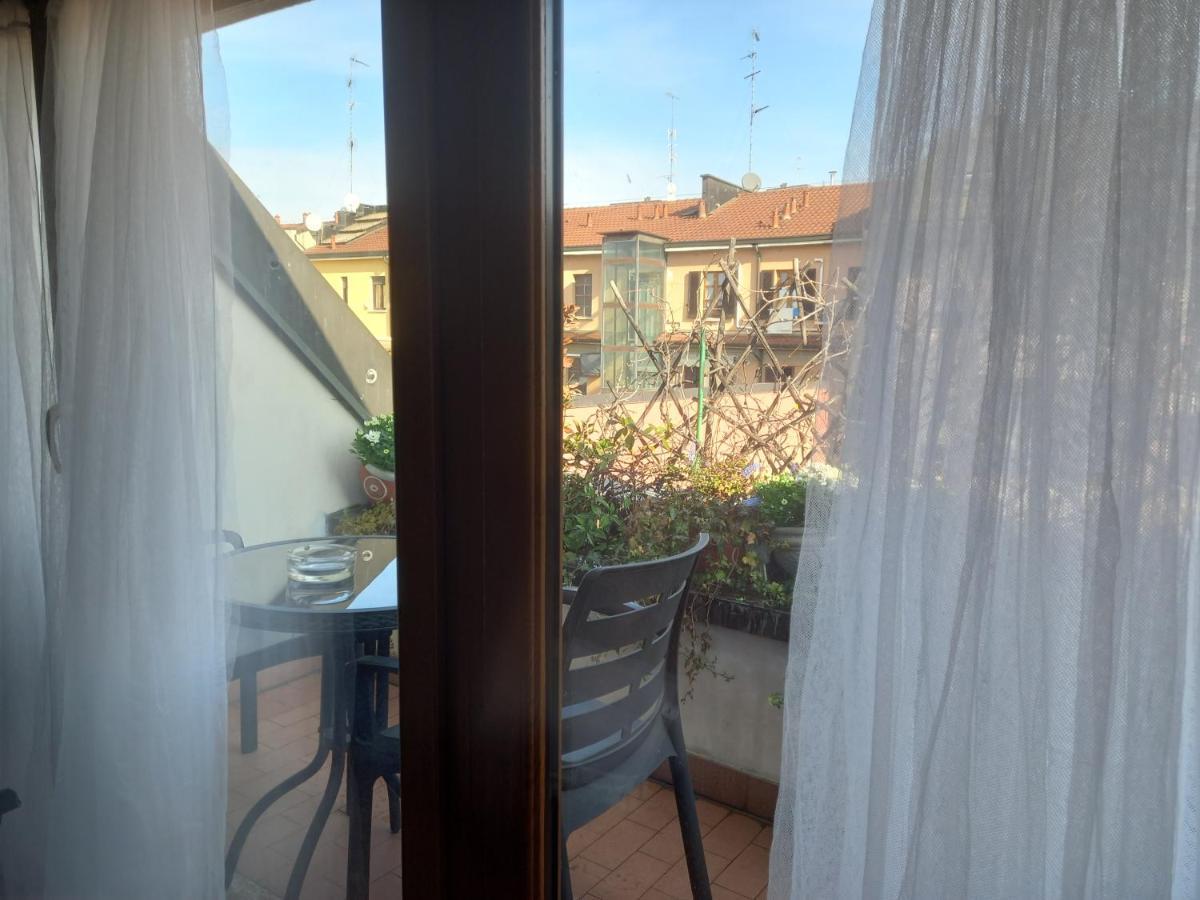 The Boheme Vintage Junior Suite ---- Cozy & Quiet & Comfortable With Private Bathroom & Fully Equipped Kitchenette & Cozy Balcony - Lift To 4Th Floor - Metro' Verde -Green Subway Porta Genova Milan Bagian luar foto