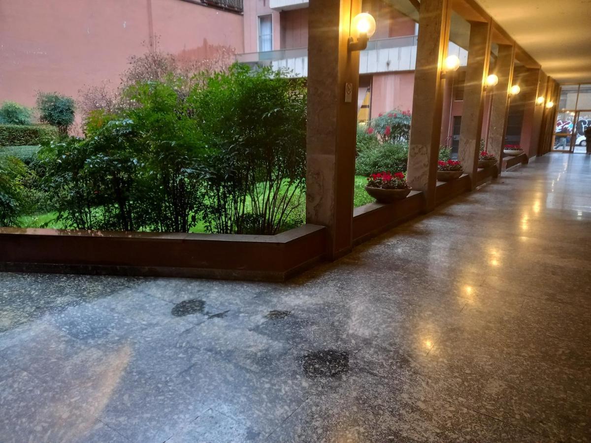 The Boheme Vintage Junior Suite ---- Cozy & Quiet & Comfortable With Private Bathroom & Fully Equipped Kitchenette & Cozy Balcony - Lift To 4Th Floor - Metro' Verde -Green Subway Porta Genova Milan Bagian luar foto